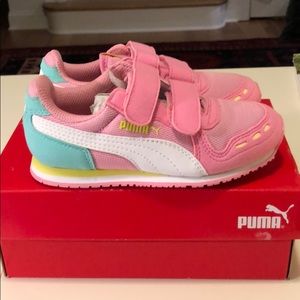 New in Box Girls Puma Cabana Racer Sneakers Pink